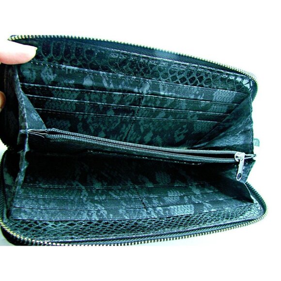 Kenneth Cole NY Full Zip Around Wallet Clutch Organizer Black Sliver Faux Snake - Picture 5 of 12